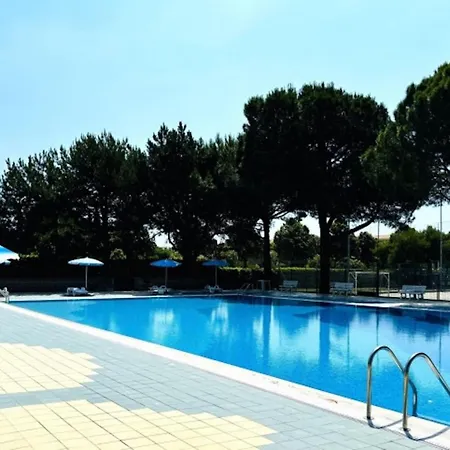 Lovely Flat With Pool Access Апартаменты