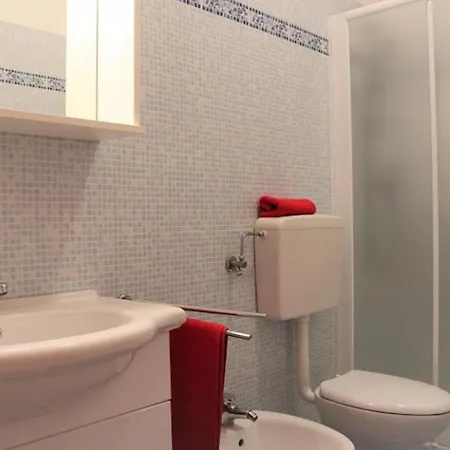 Lovely Flat With Pool Access דירה